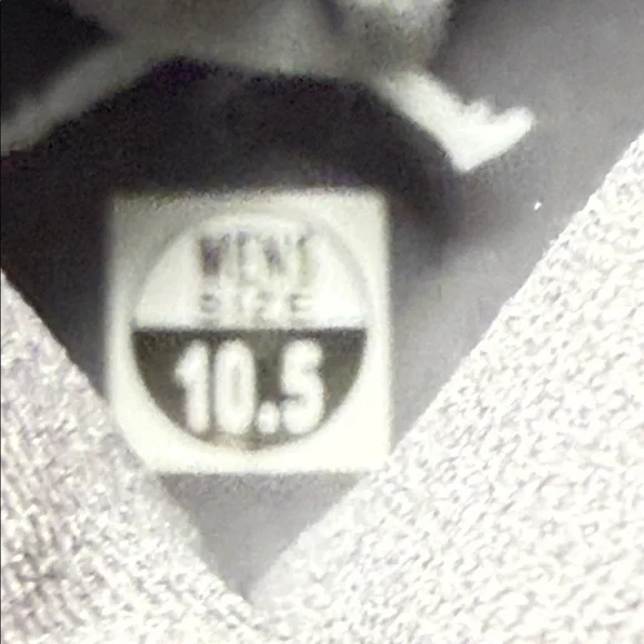 Jordan 11 Retro Grey - Picture 11 of 15